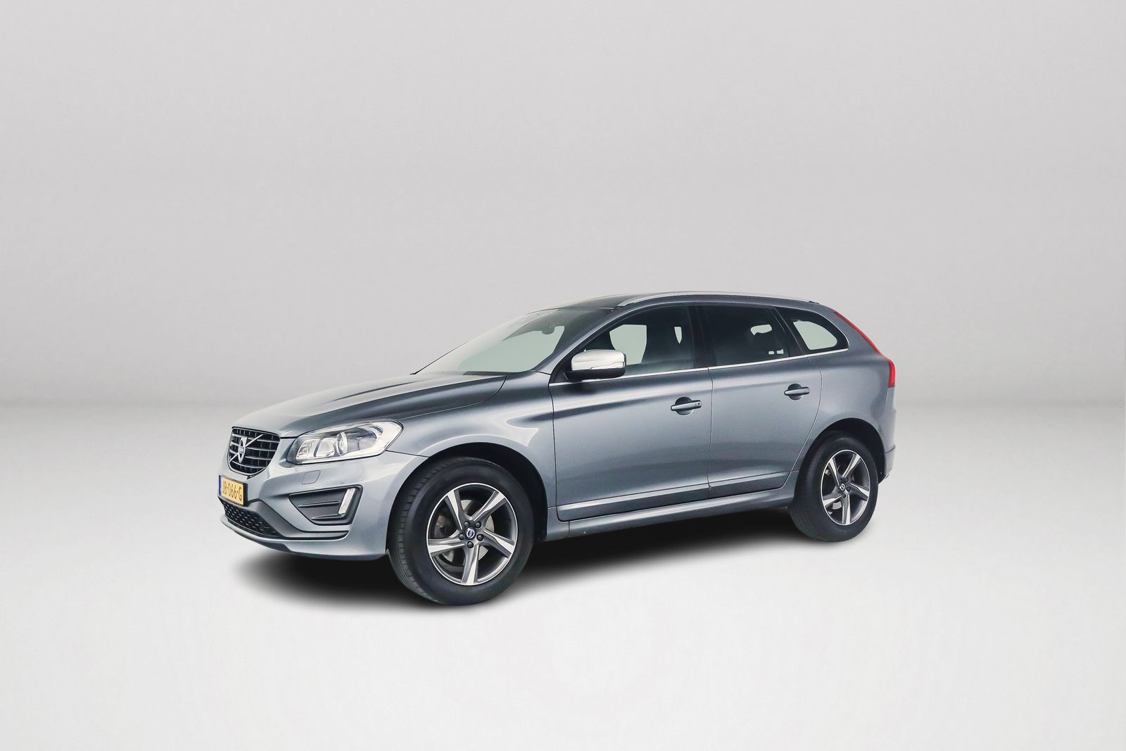 Volvo XC60 T5 FWD R-Design