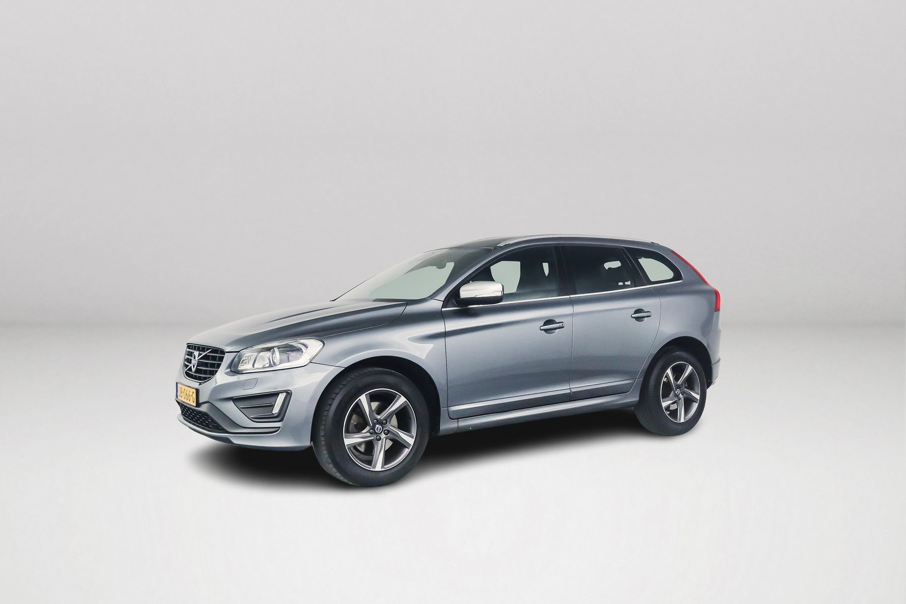 Volvo XC60 T5 FWD R-Design